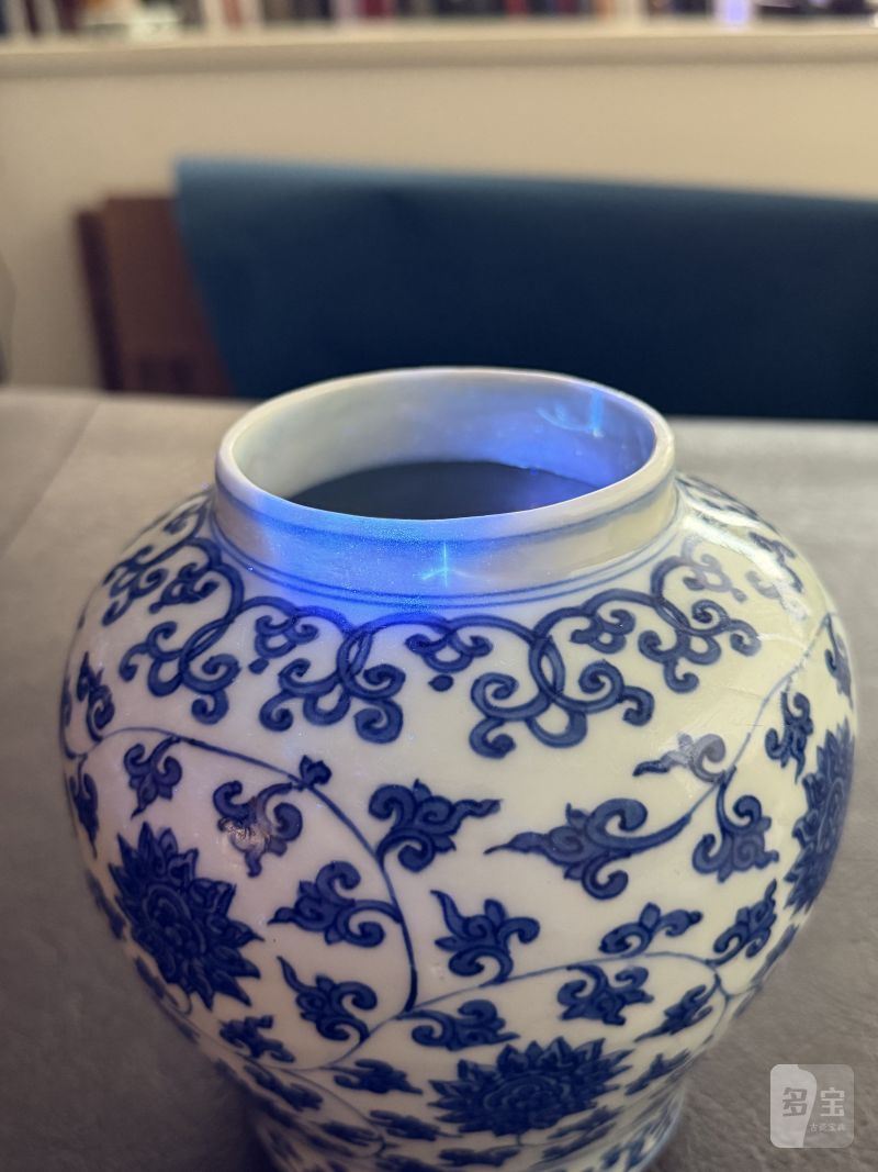 明万历 青花缠枝莲纹罐 - 图17